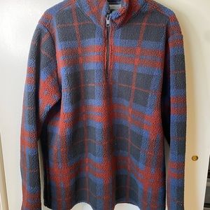 Outdoor crewneck with half zipper